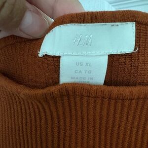 H&M women’s crop top in Rust